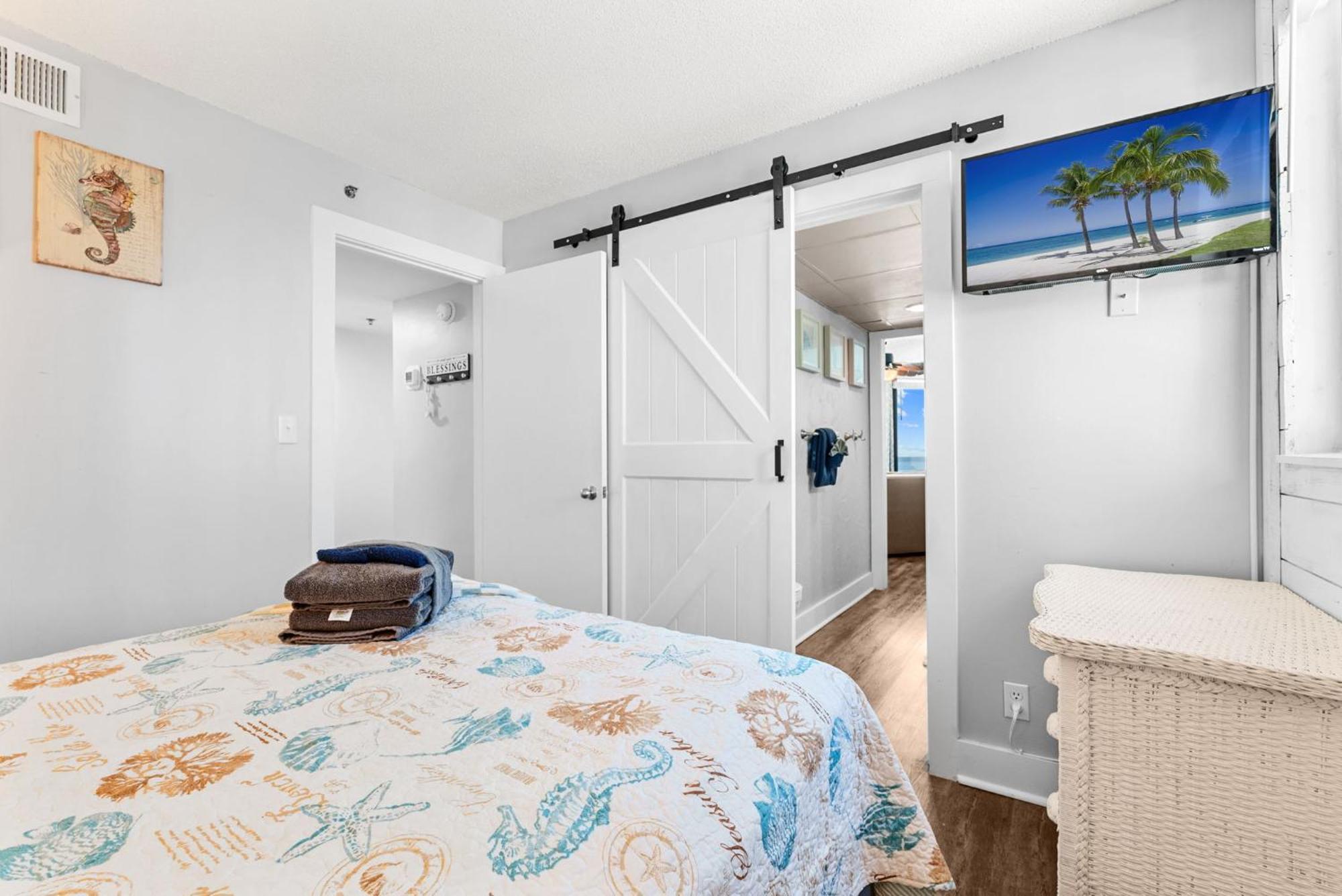 Sunbird Beachfront Condo! Free Chairs! By Dolce Getaways Pcb *